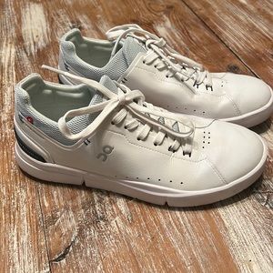 On Women's THE ROGER Advantage White \ Green shoes US Size 9.5